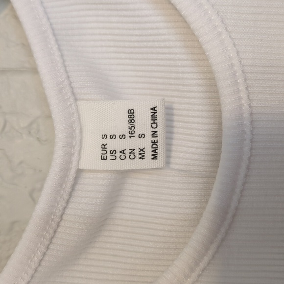 Milumia white ribbed sleevess round neck cropped tank top with rhinestone fringe - Picture 9 of 13